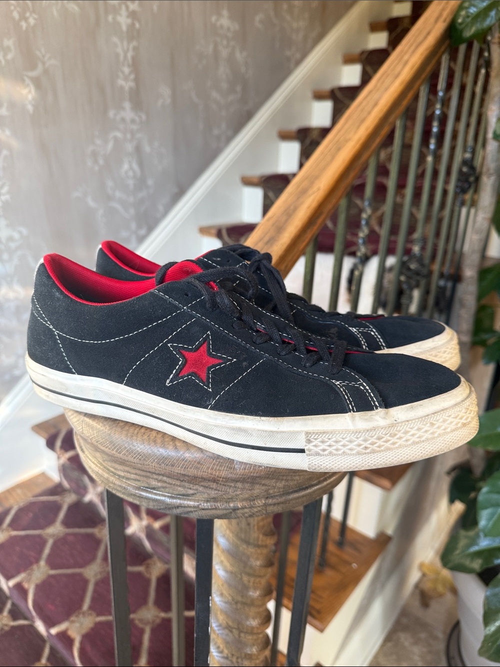 CONVERSE ONE STAR black and suede men’s sneakers preowned. Good condition 10.5